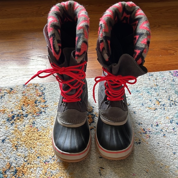 SOREL Boots - Picture 1 of 8